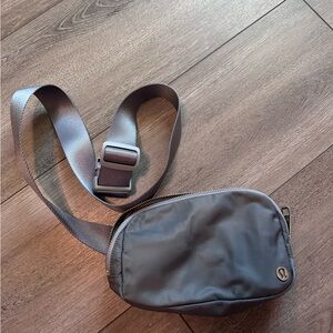 Lululemon 1l belt bag